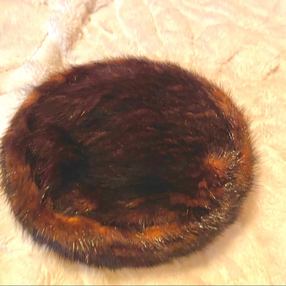 SAKS FIFTH AVE WOMEN'S MINK HAT… - Picture 3 of 11